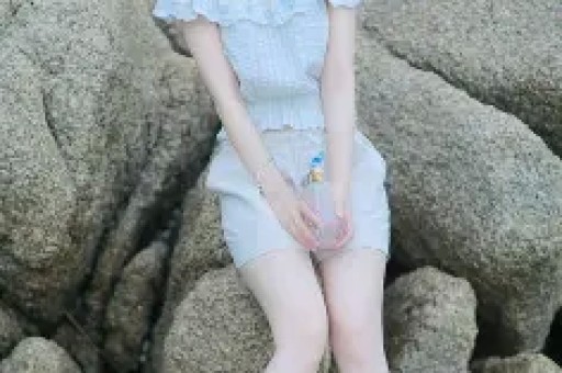 田一名与女生接吻