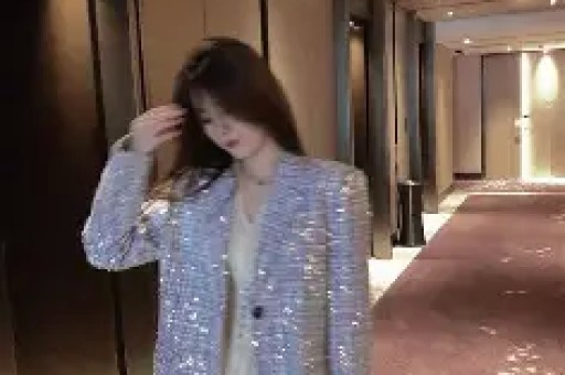 “电梯门”后续：女网红情绪很不稳定在网络上疯狂输出……